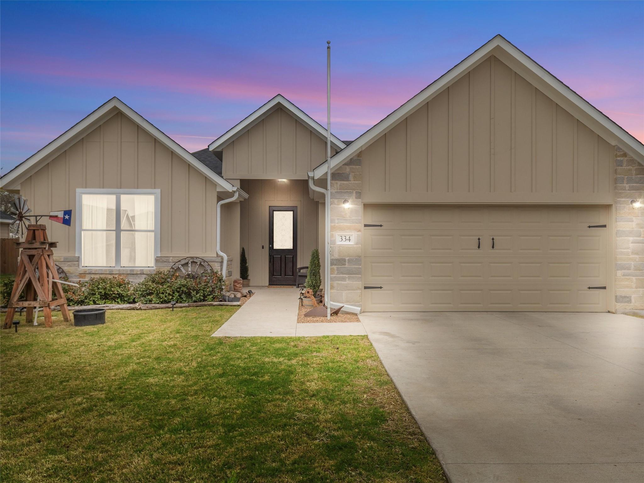 334 Webb St, Smithville, TX 78957