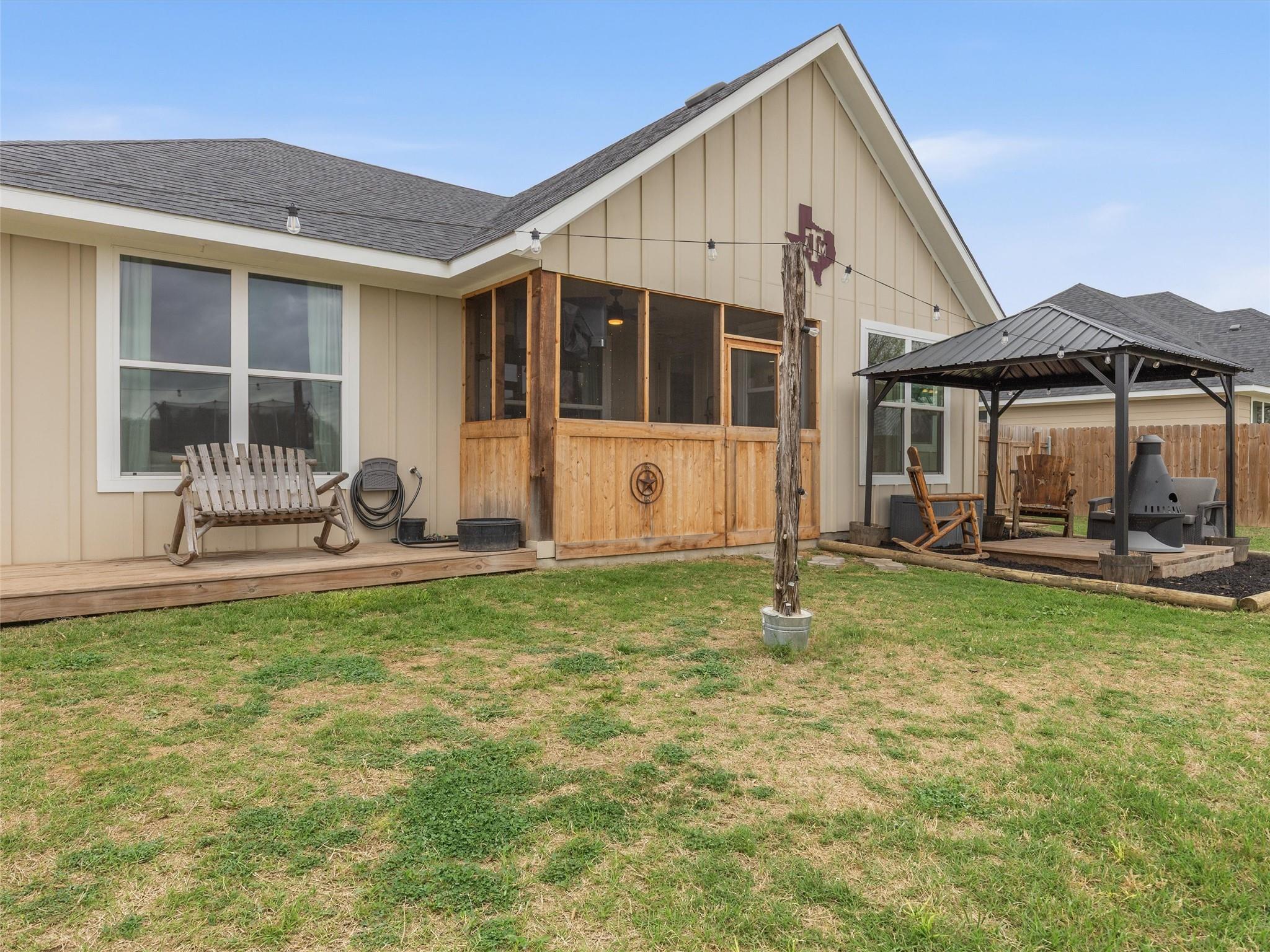 334 Webb St, Smithville, TX 78957