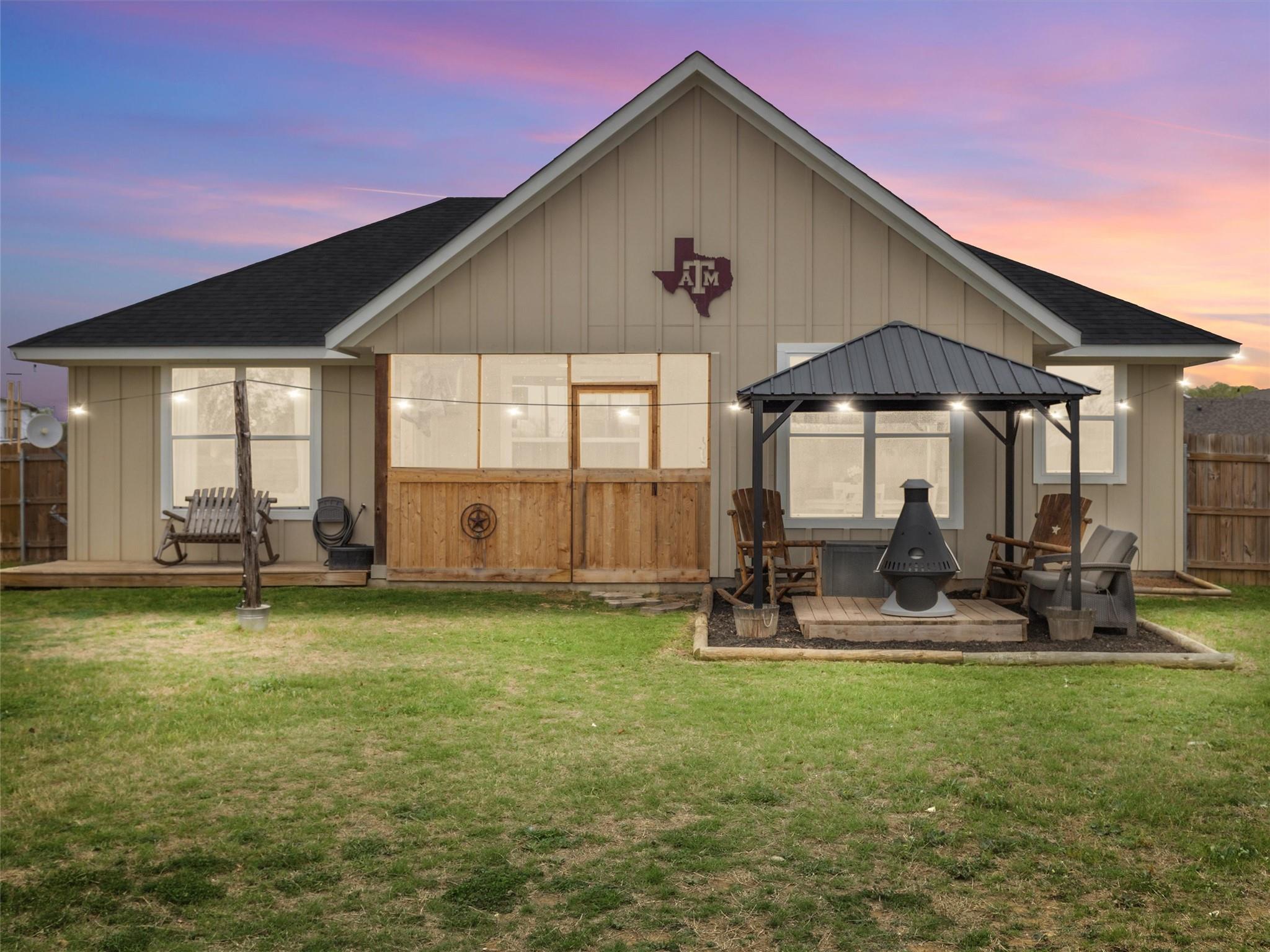 334 Webb St, Smithville, TX 78957