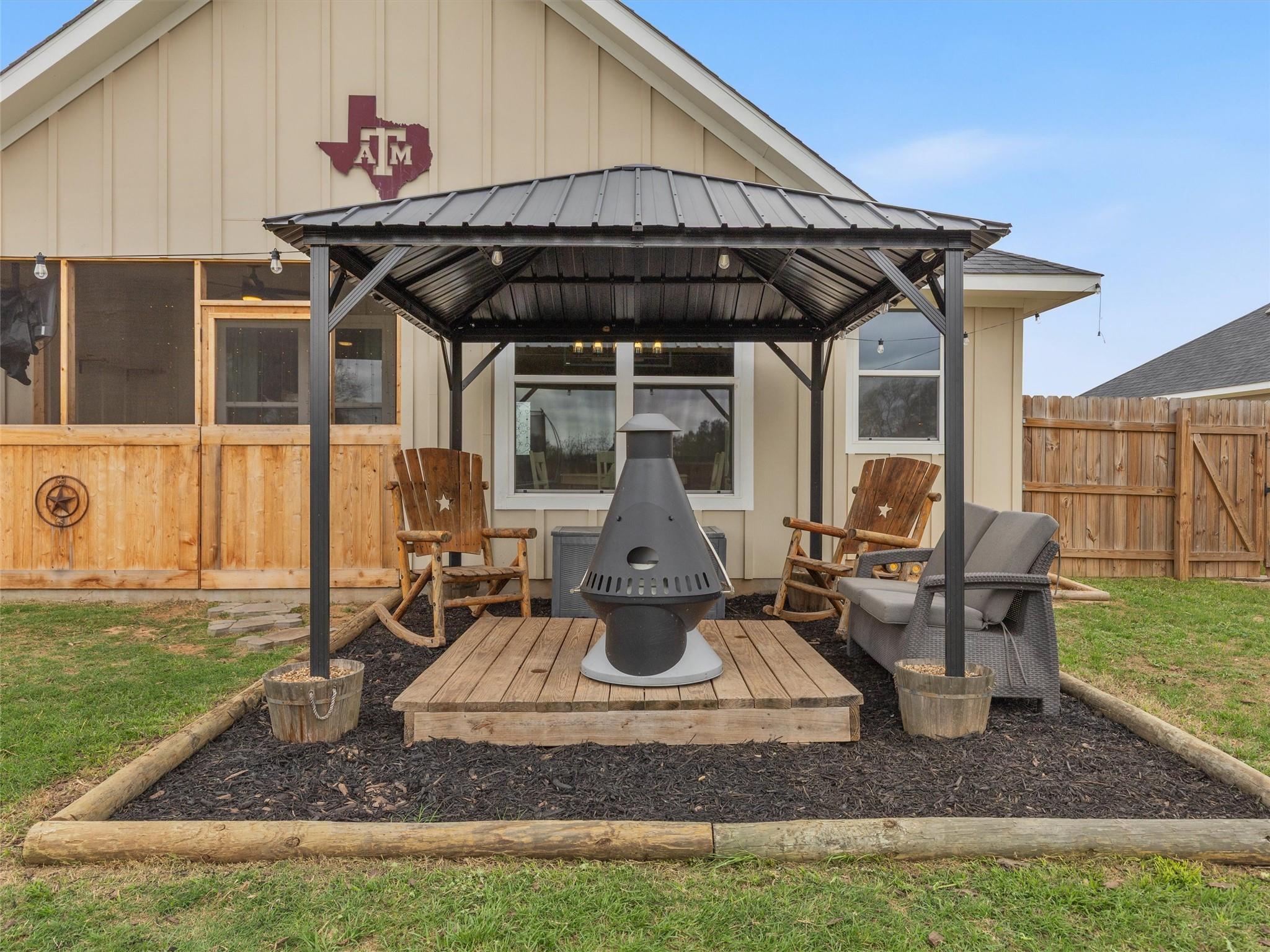 334 Webb St, Smithville, TX 78957