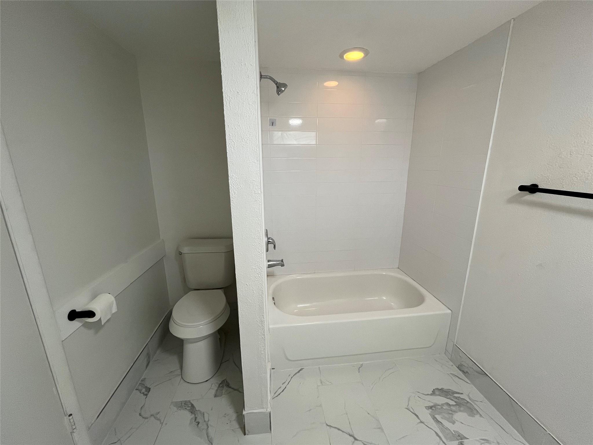 3304 Red River St # 203, Austin, TX 78705