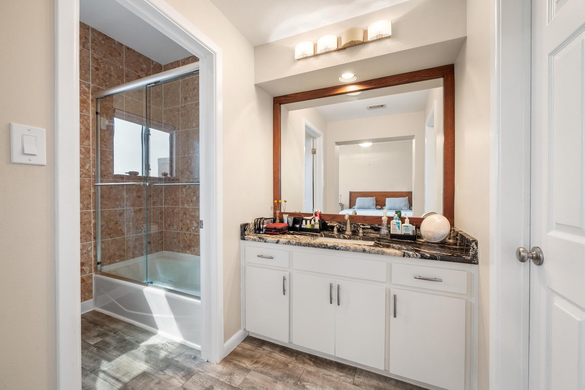 1735 Spyglass Dr # 111, Austin, TX 78746