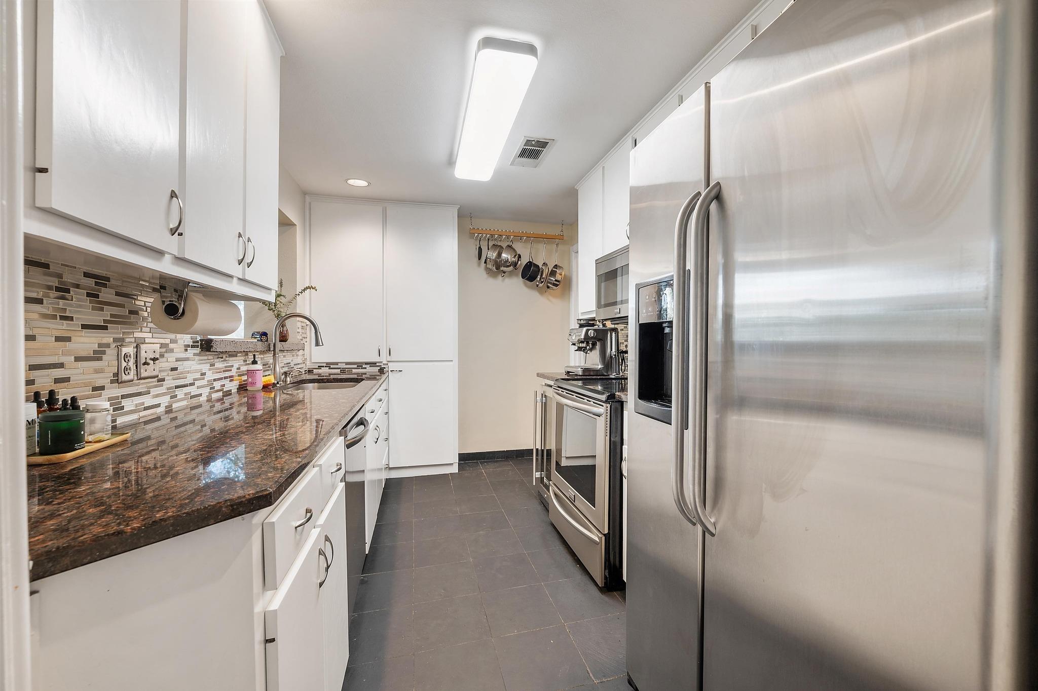 1735 Spyglass Dr # 111, Austin, TX 78746