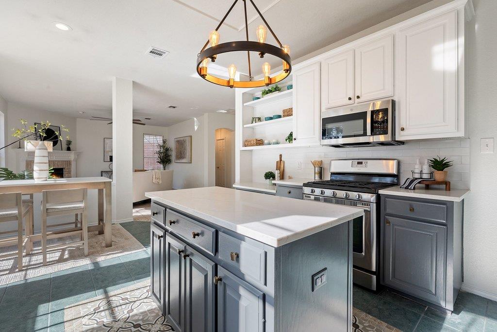 8213 Cheno Cortina Trl, Austin, TX 78749