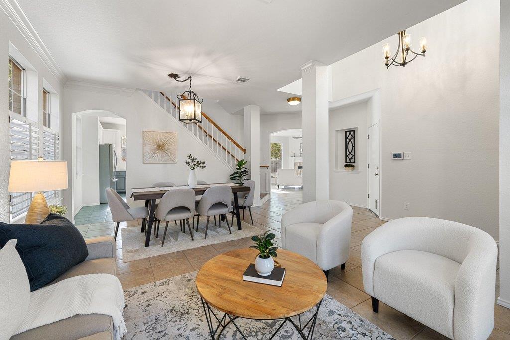 8213 Cheno Cortina Trl, Austin, TX 78749