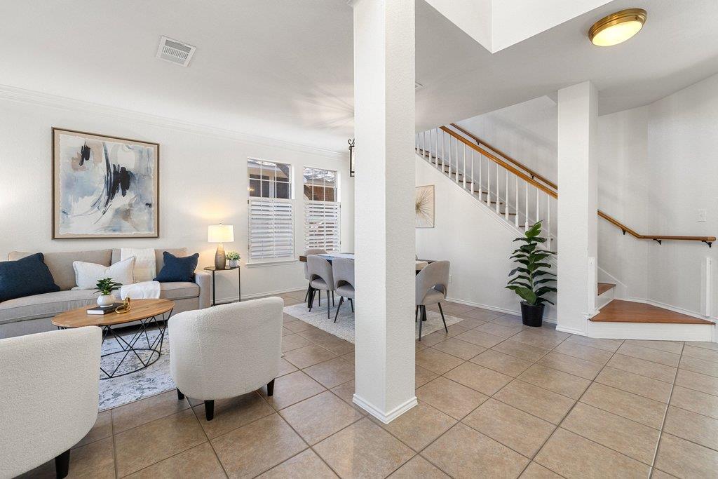 8213 Cheno Cortina Trl, Austin, TX 78749