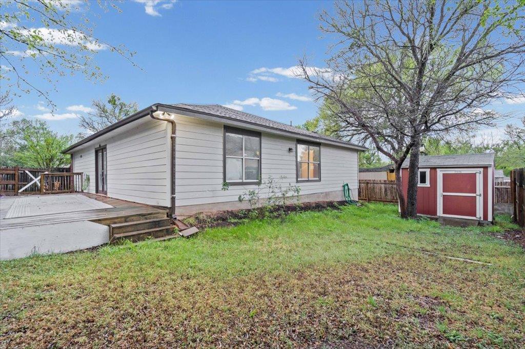 158 Oak River Dr, Cedar Creek, TX 78612