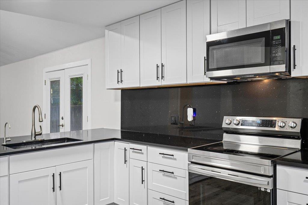 158 Oak River Dr, Cedar Creek, TX 78612