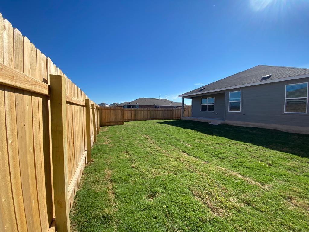 404 Escondido Cir, San Marcos, TX 78666