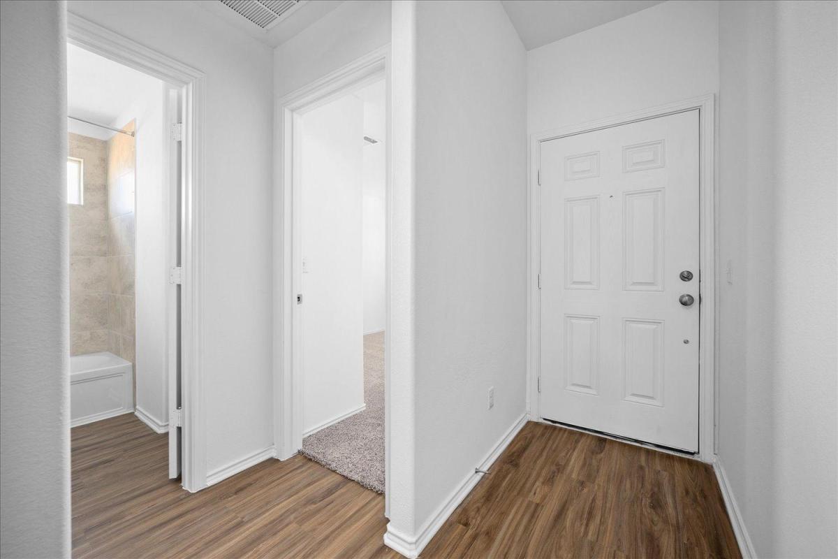 404 Escondido Cir, San Marcos, TX 78666