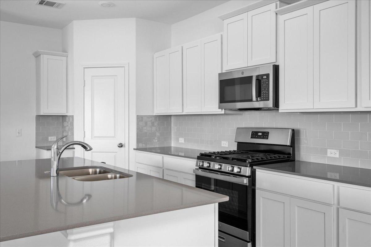 404 Escondido Cir, San Marcos, TX 78666