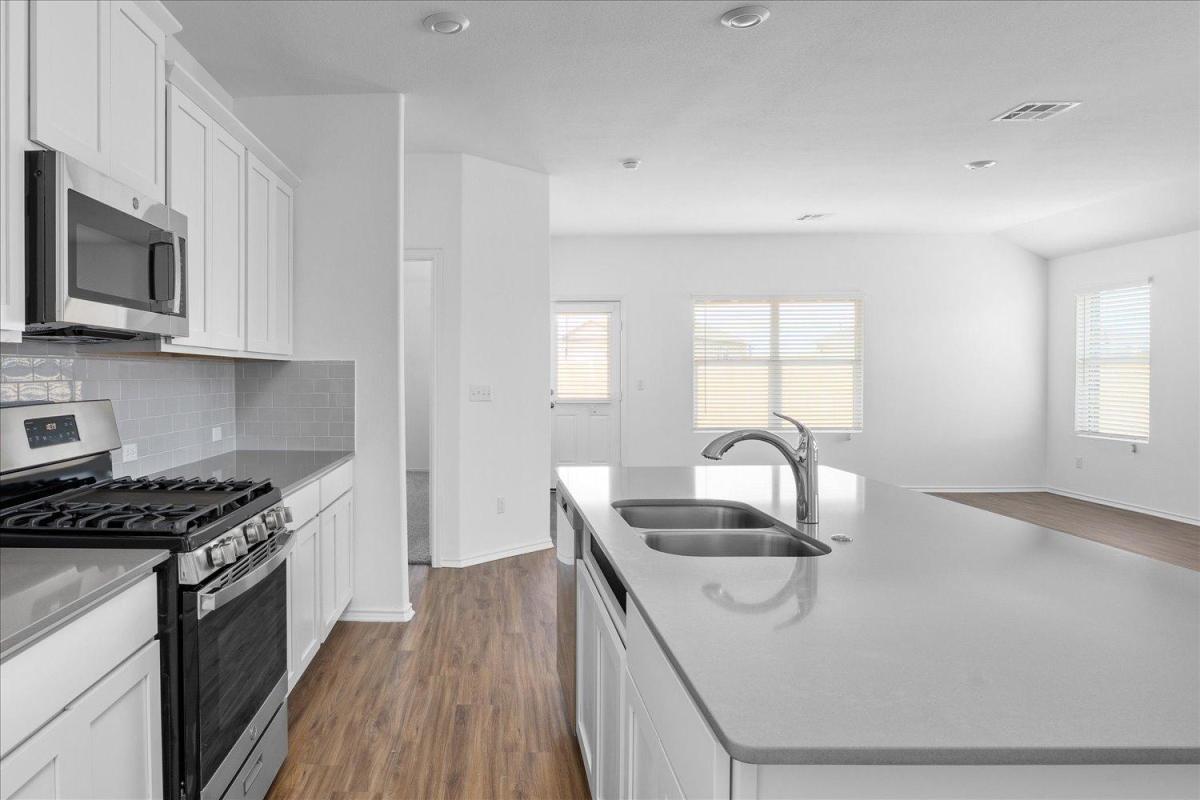 404 Escondido Cir, San Marcos, TX 78666