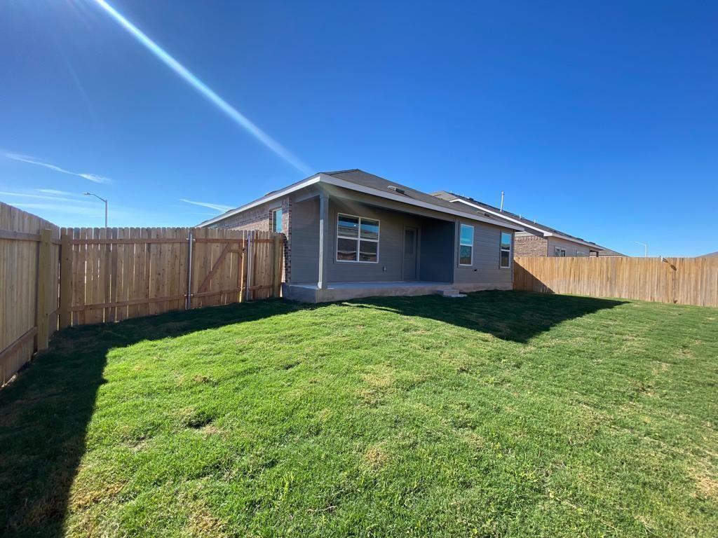 404 Escondido Cir, San Marcos, TX 78666