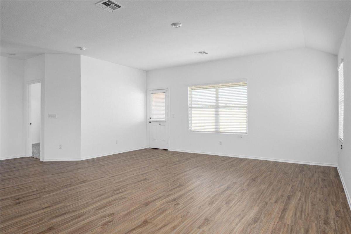 404 Escondido Cir, San Marcos, TX 78666