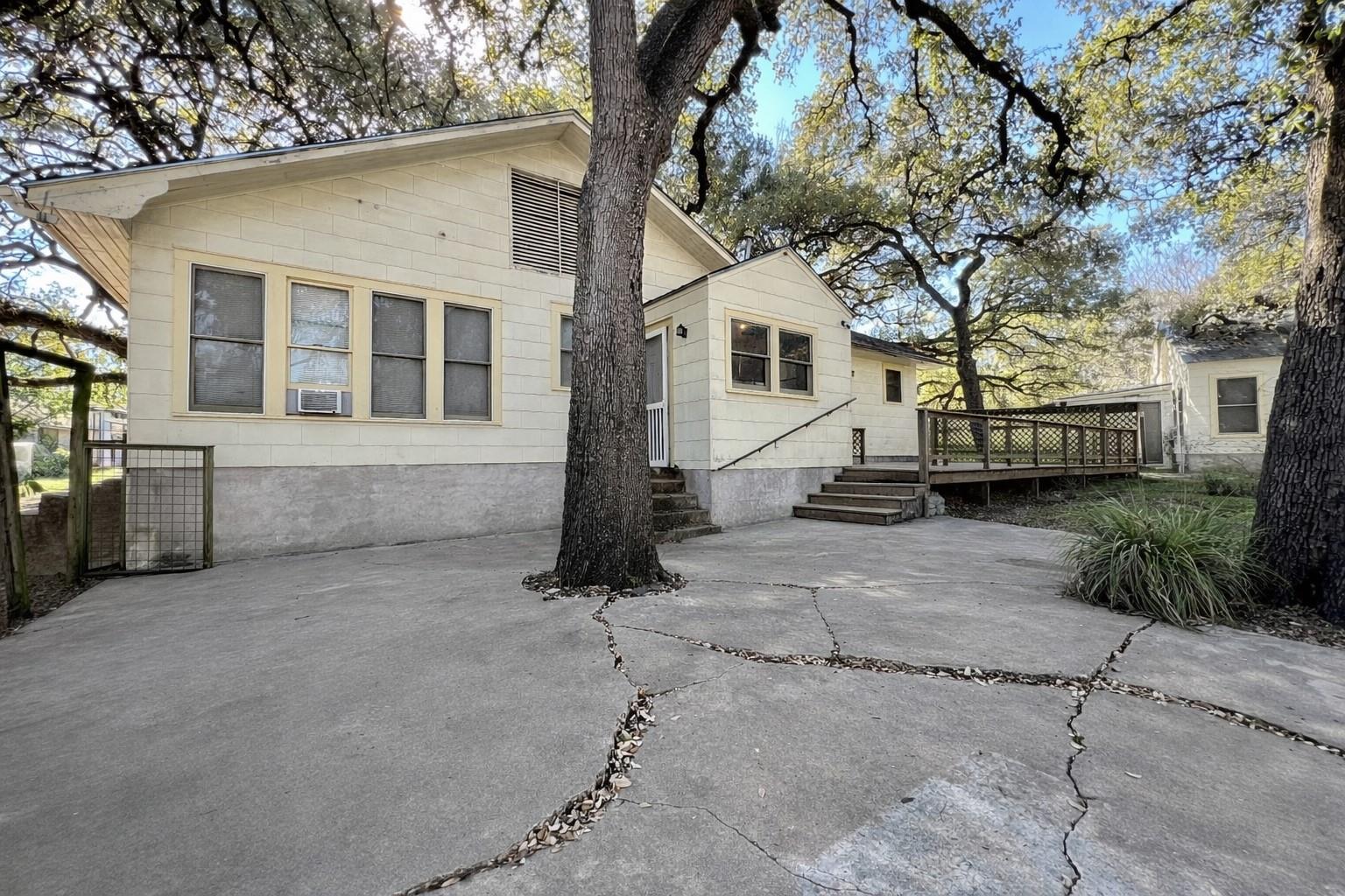 302 Park Ln, Austin, TX 78704
