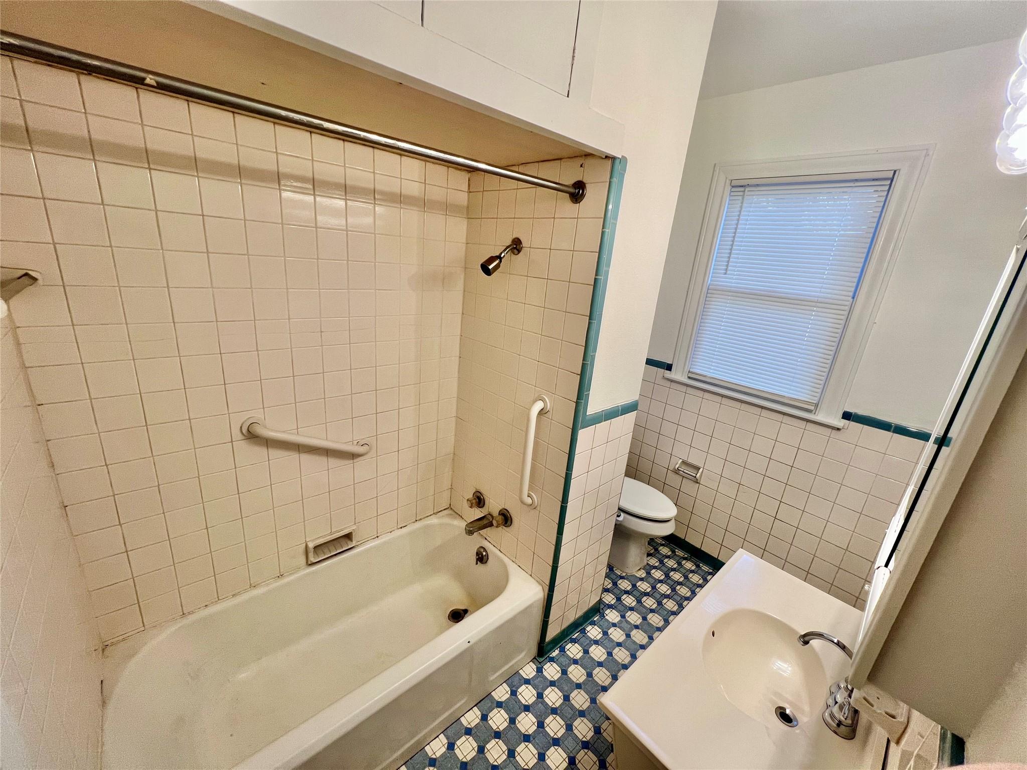 302 Park Ln, Austin, TX 78704