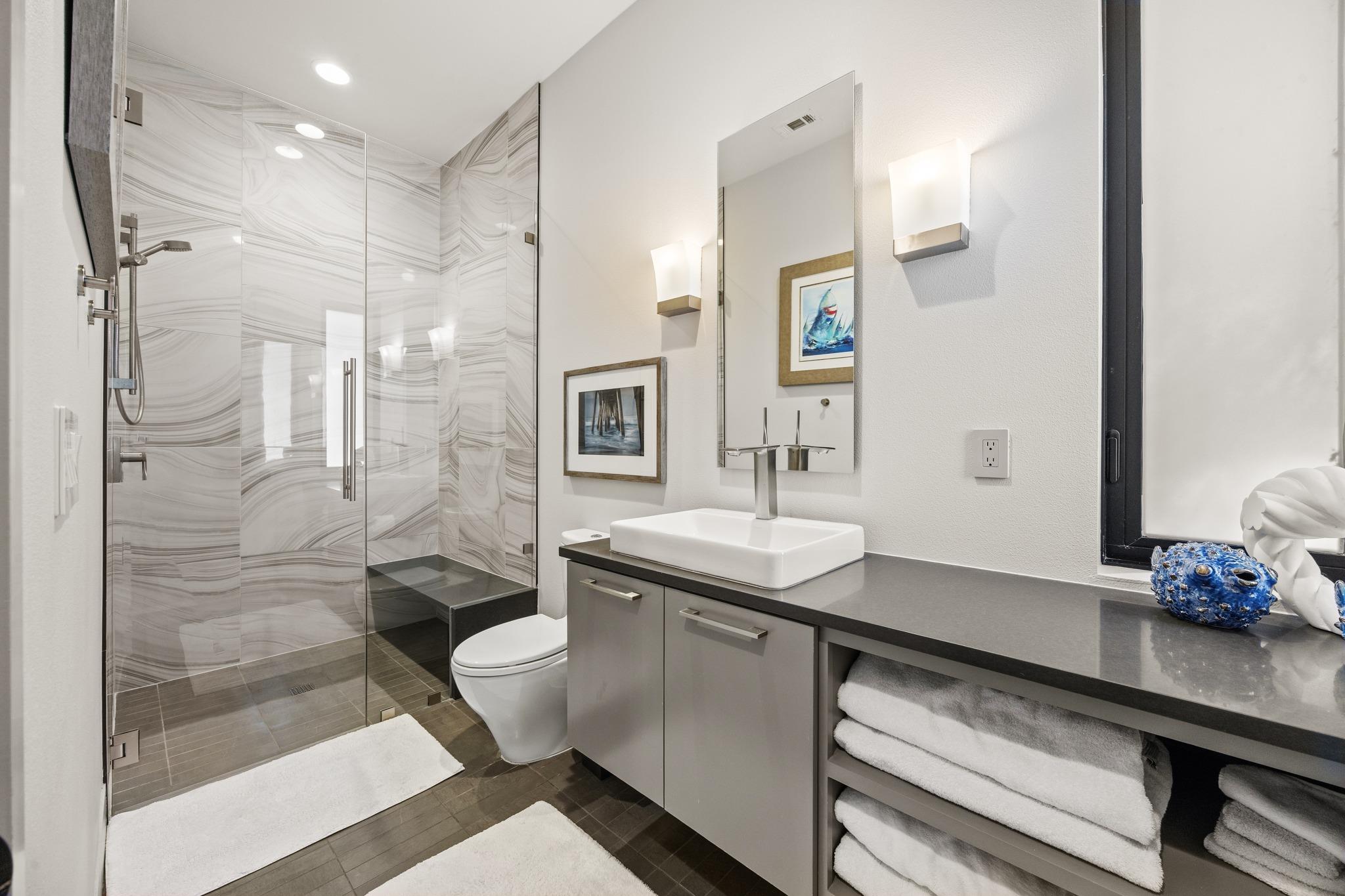 101 Harbor Light Blvd, Horseshoe Bay, TX 78657