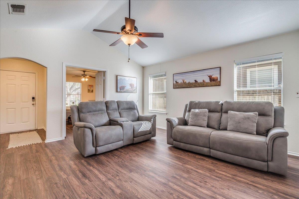 3432 Whisper Blf, Schertz, TX 78108