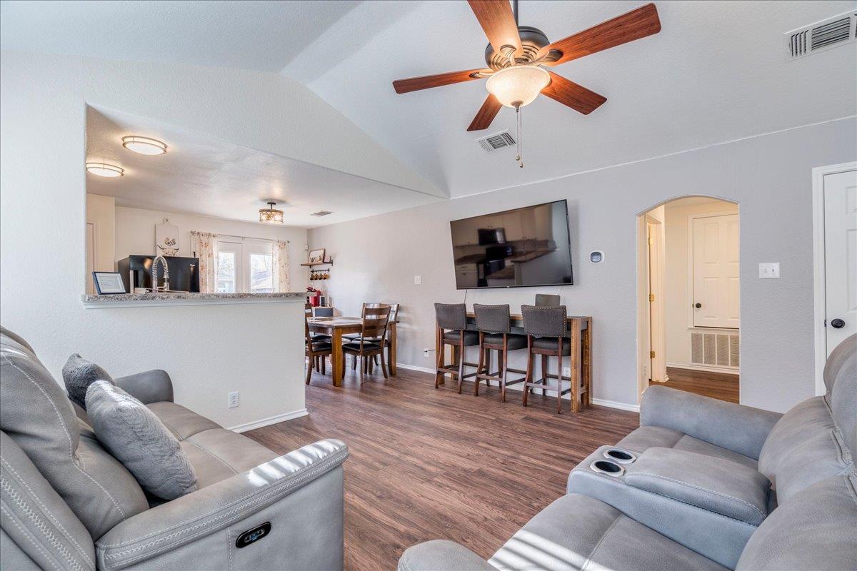 3432 Whisper Blf, Schertz, TX 78108