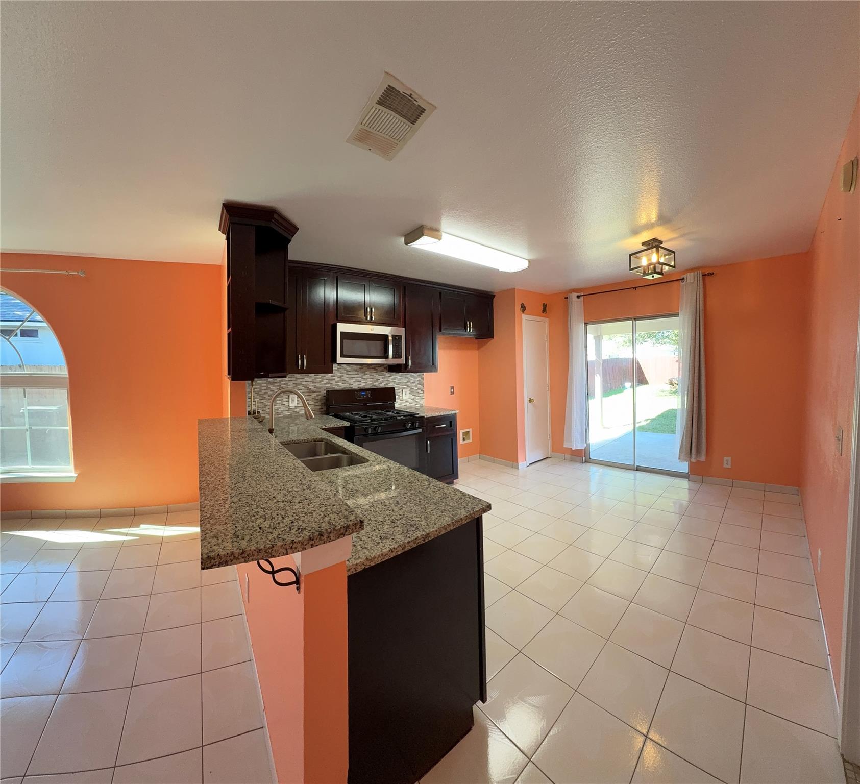 5005 Daymon Ct, Hutto, TX 78634