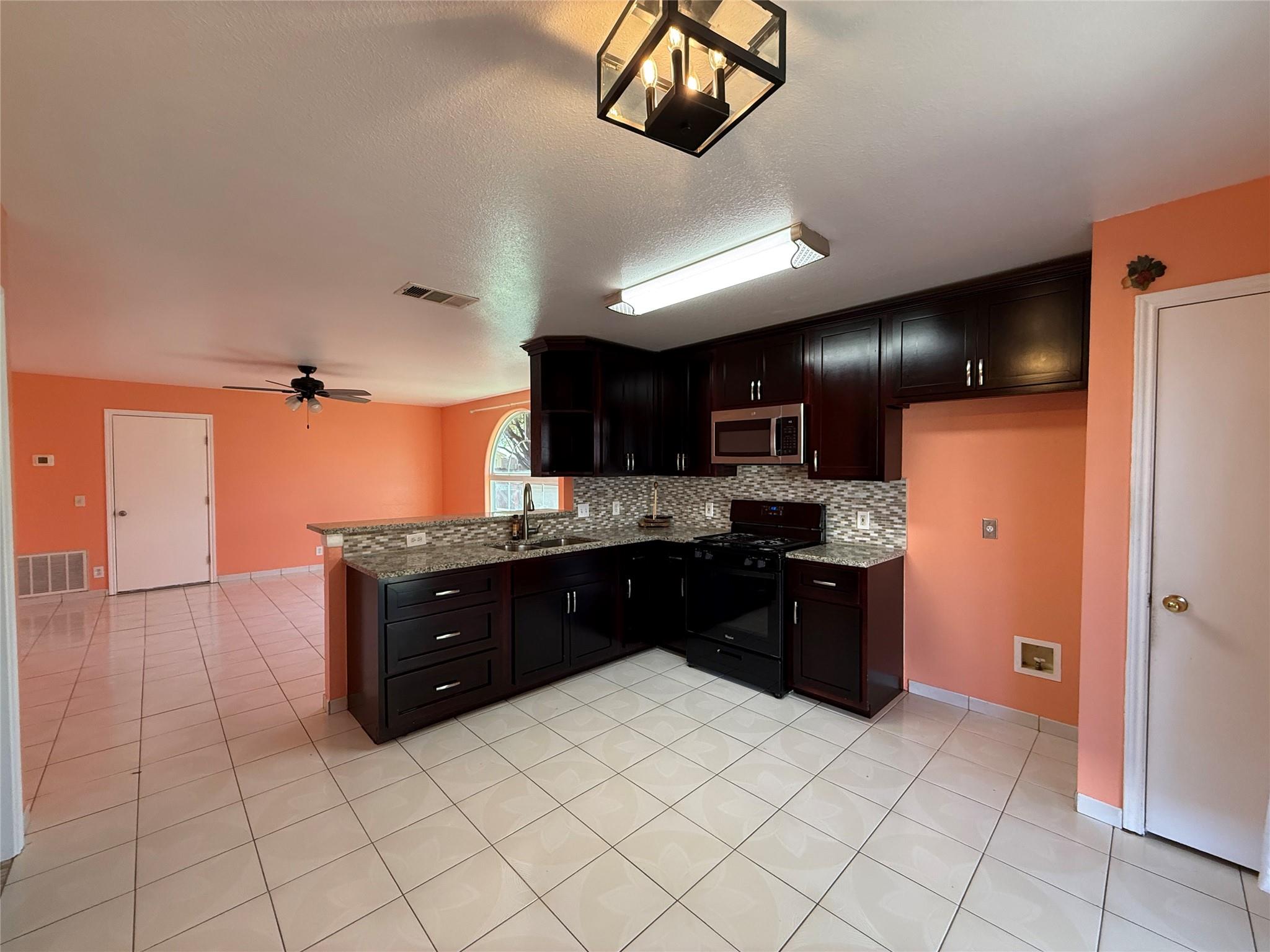 5005 Daymon Ct, Hutto, TX 78634