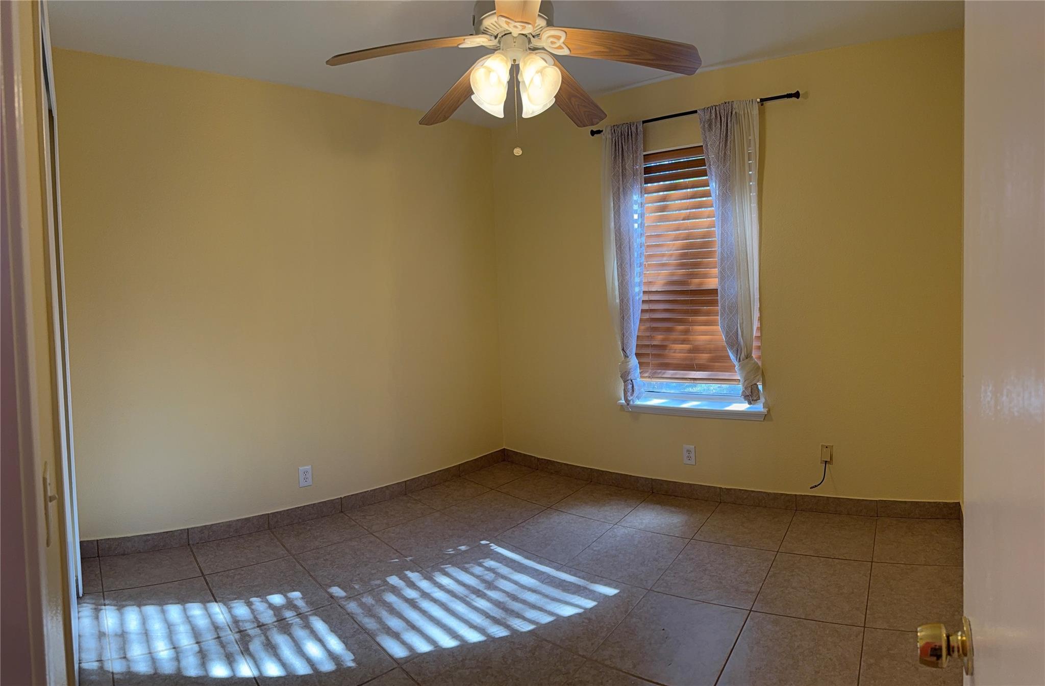 5005 Daymon Ct, Hutto, TX 78634