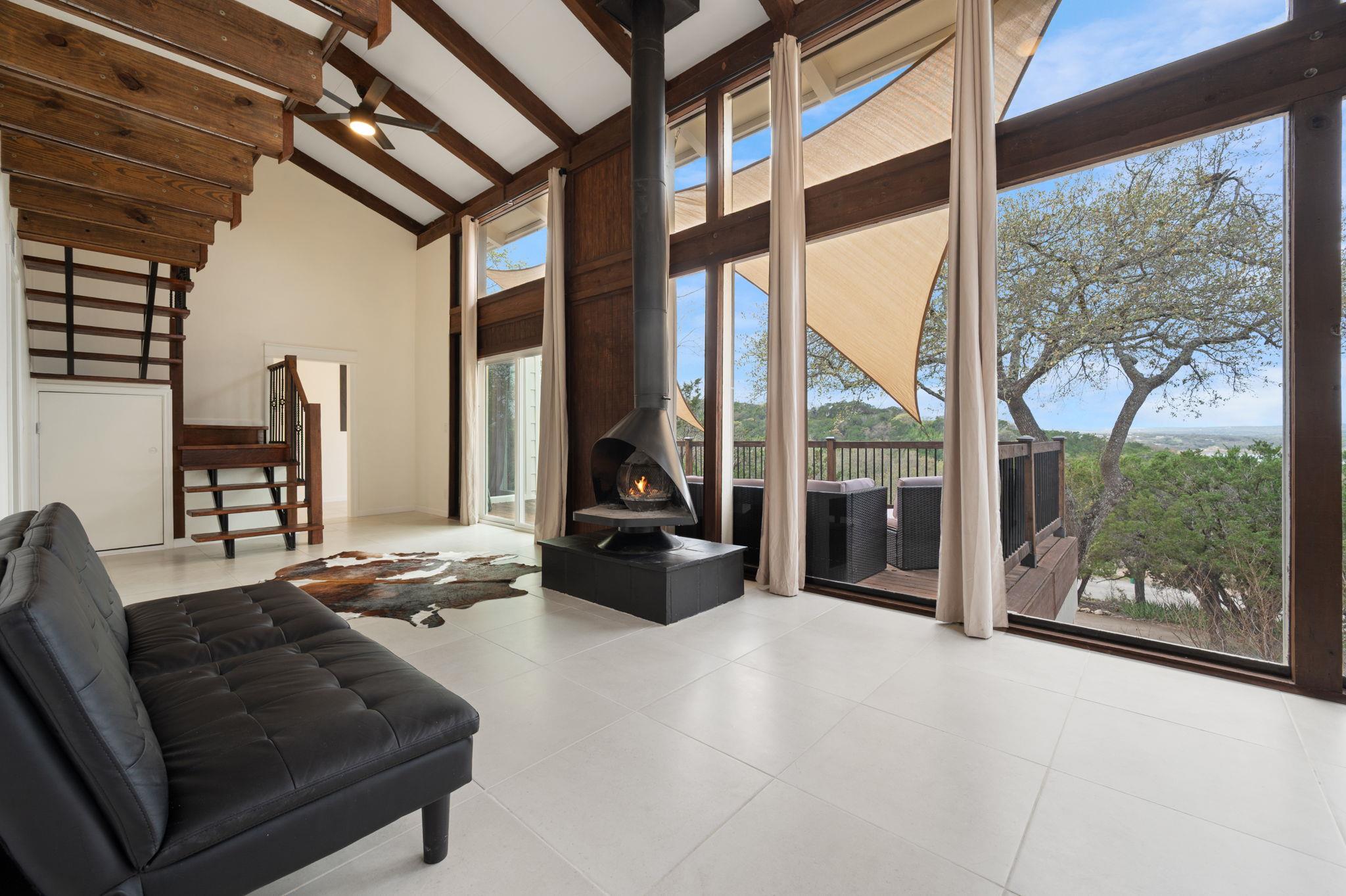 20904 Roundup Trl, Lago Vista, TX 78645