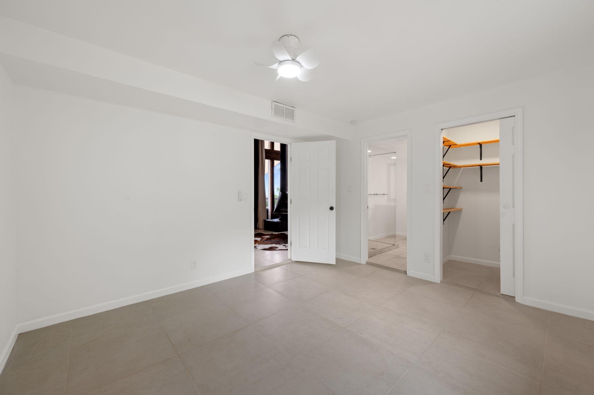 20904 Roundup Trl, Lago Vista, TX 78645