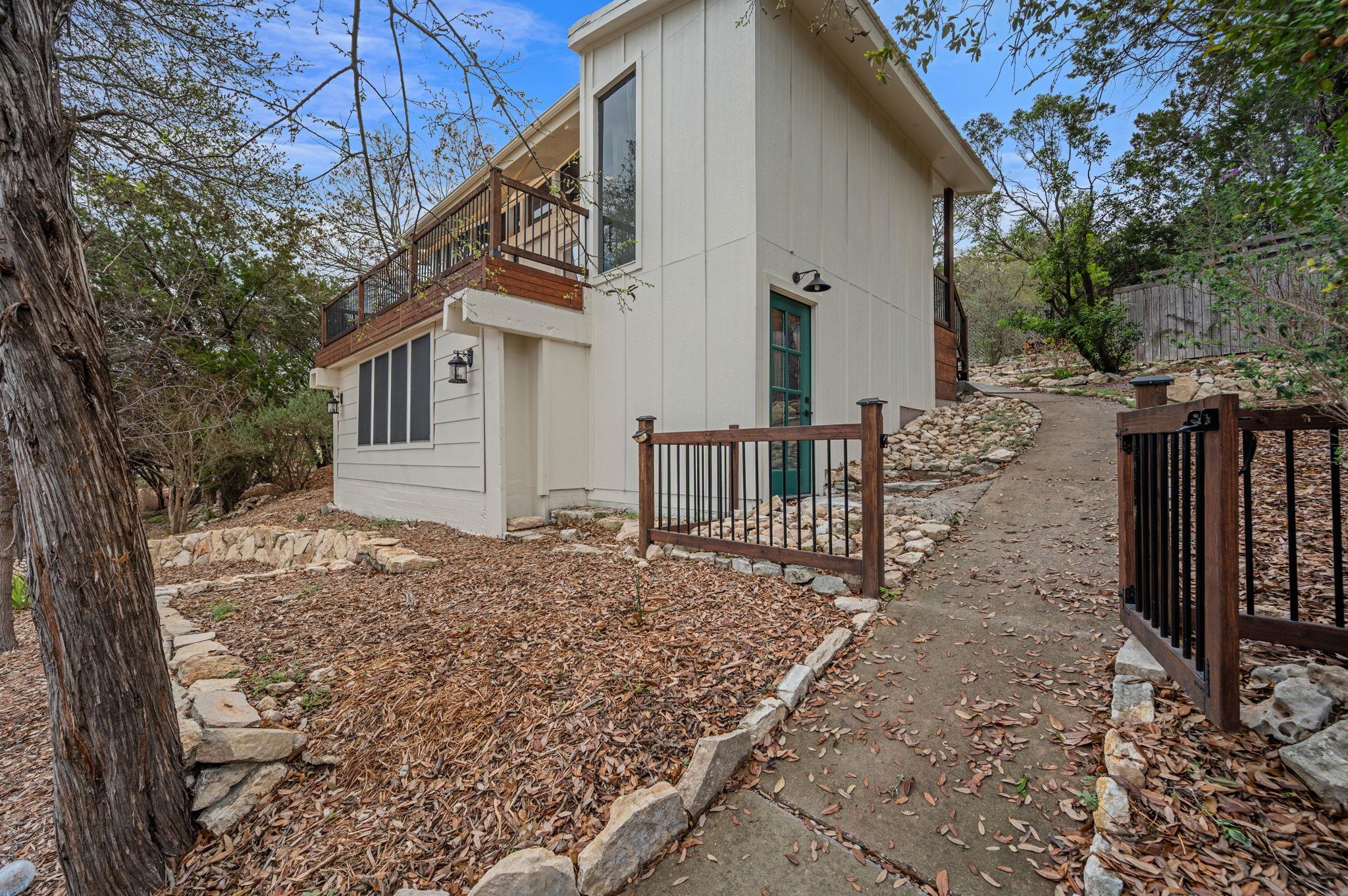 20904 Roundup Trl, Lago Vista, TX 78645