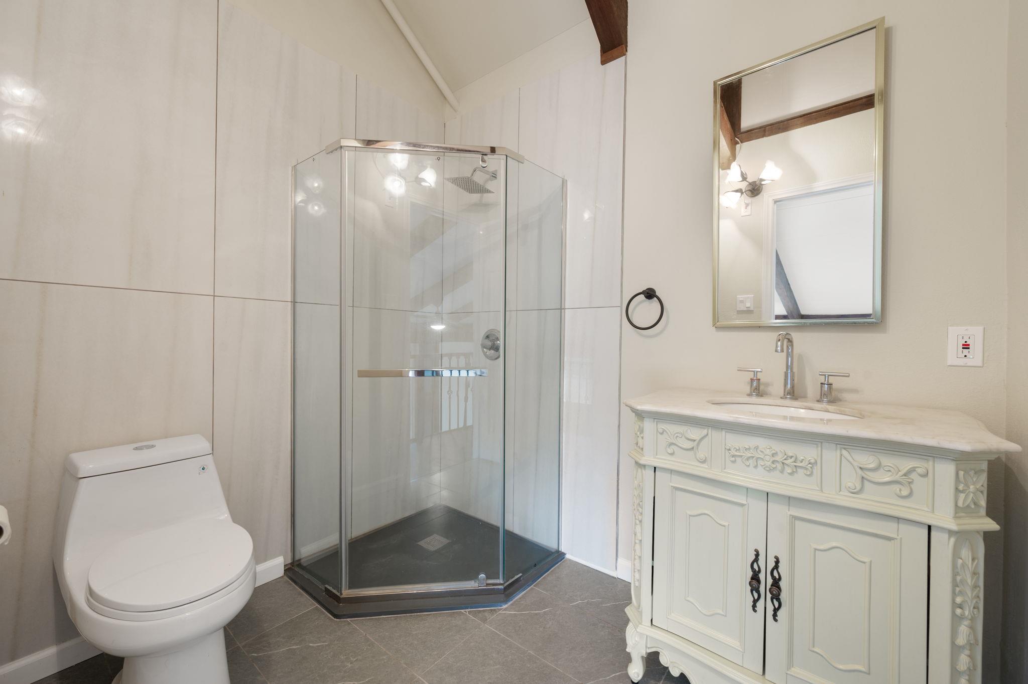 20904 Roundup Trl, Lago Vista, TX 78645