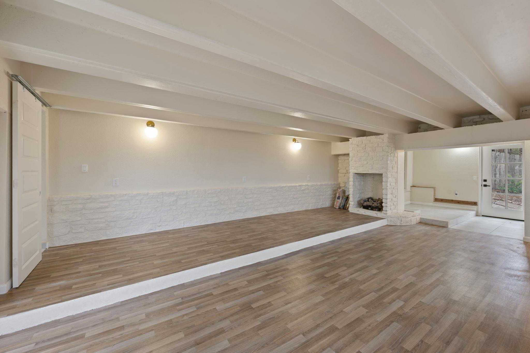 20904 Roundup Trl, Lago Vista, TX 78645