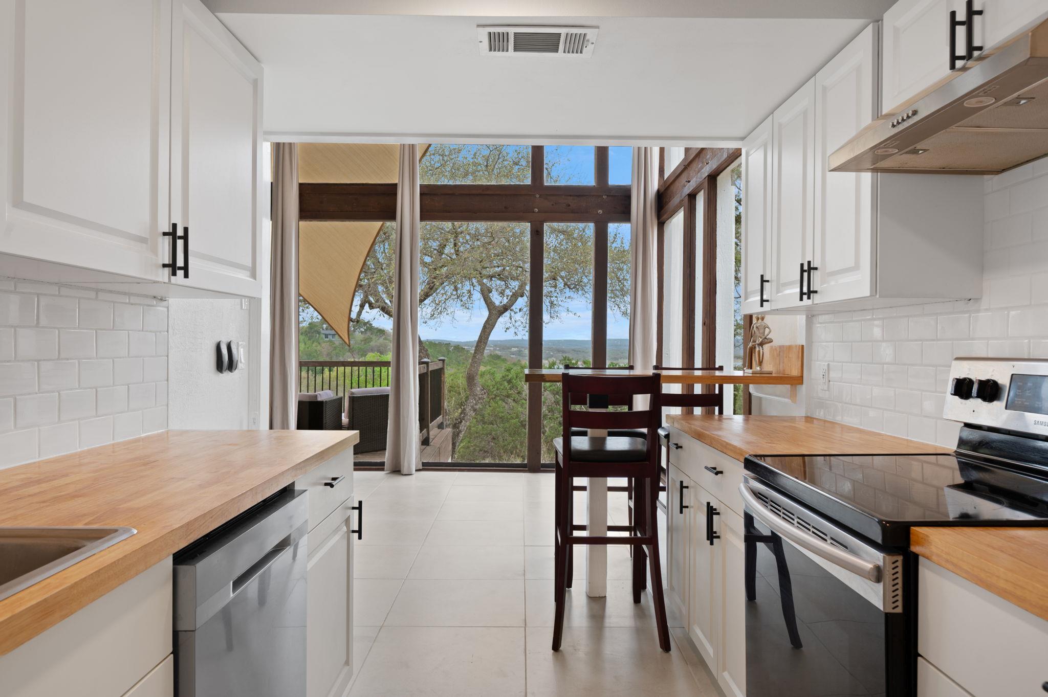 20904 Roundup Trl, Lago Vista, TX 78645