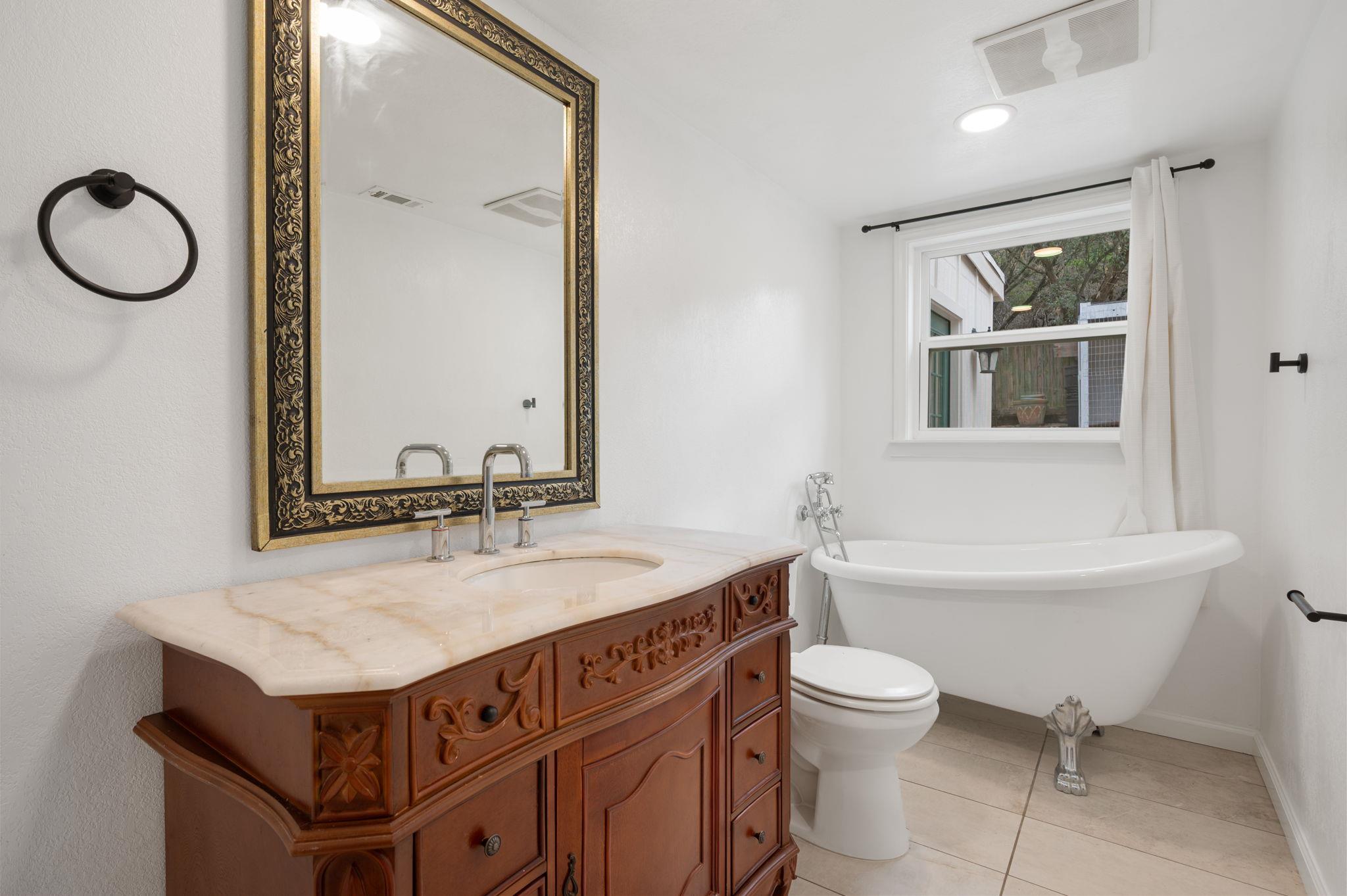 20904 Roundup Trl, Lago Vista, TX 78645