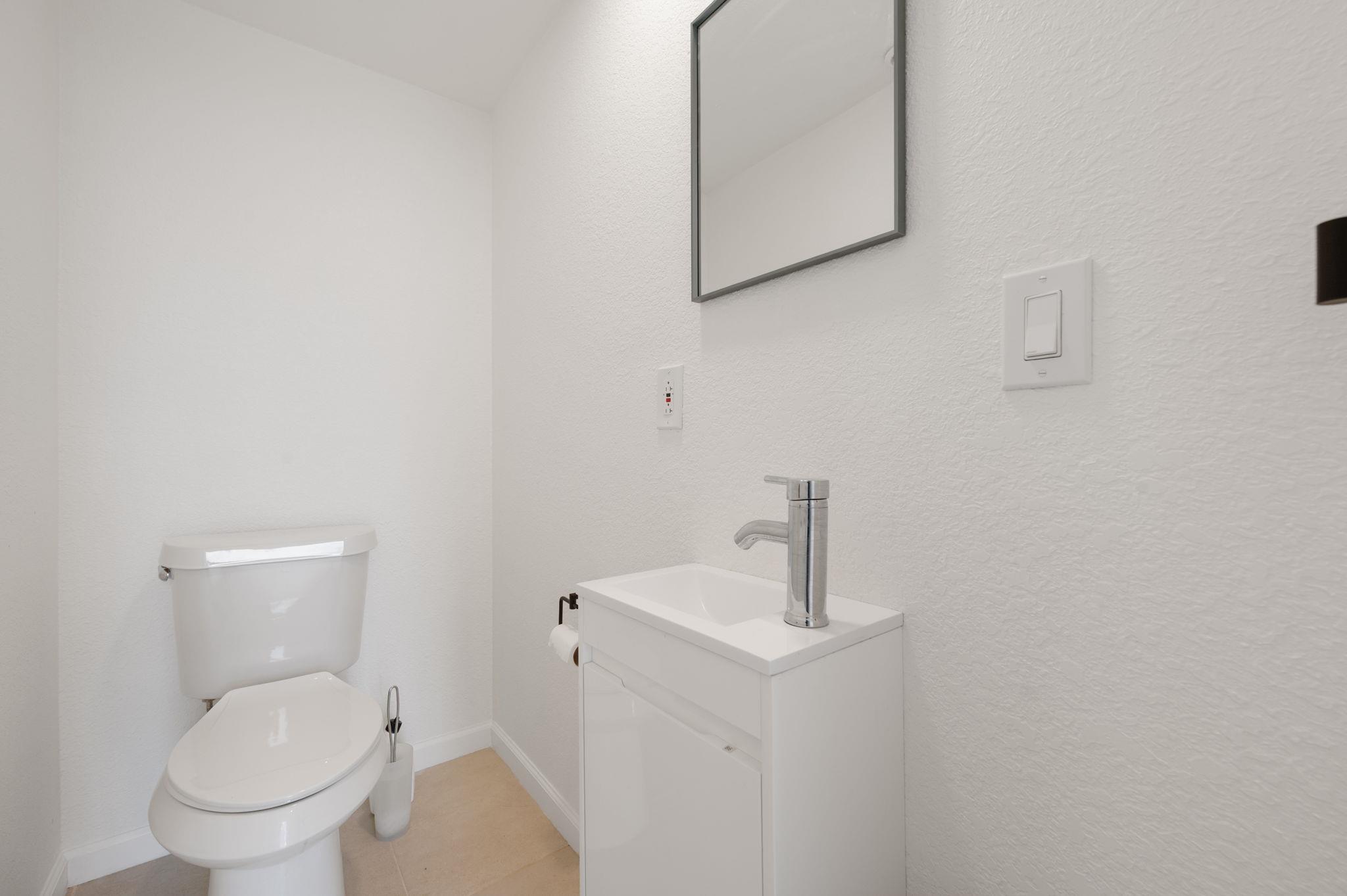 20904 Roundup Trl, Lago Vista, TX 78645