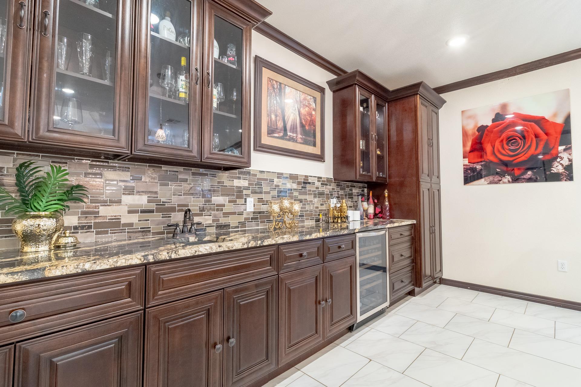 319 Lonesome Dove Dr, Cedar Creek, TX 78612