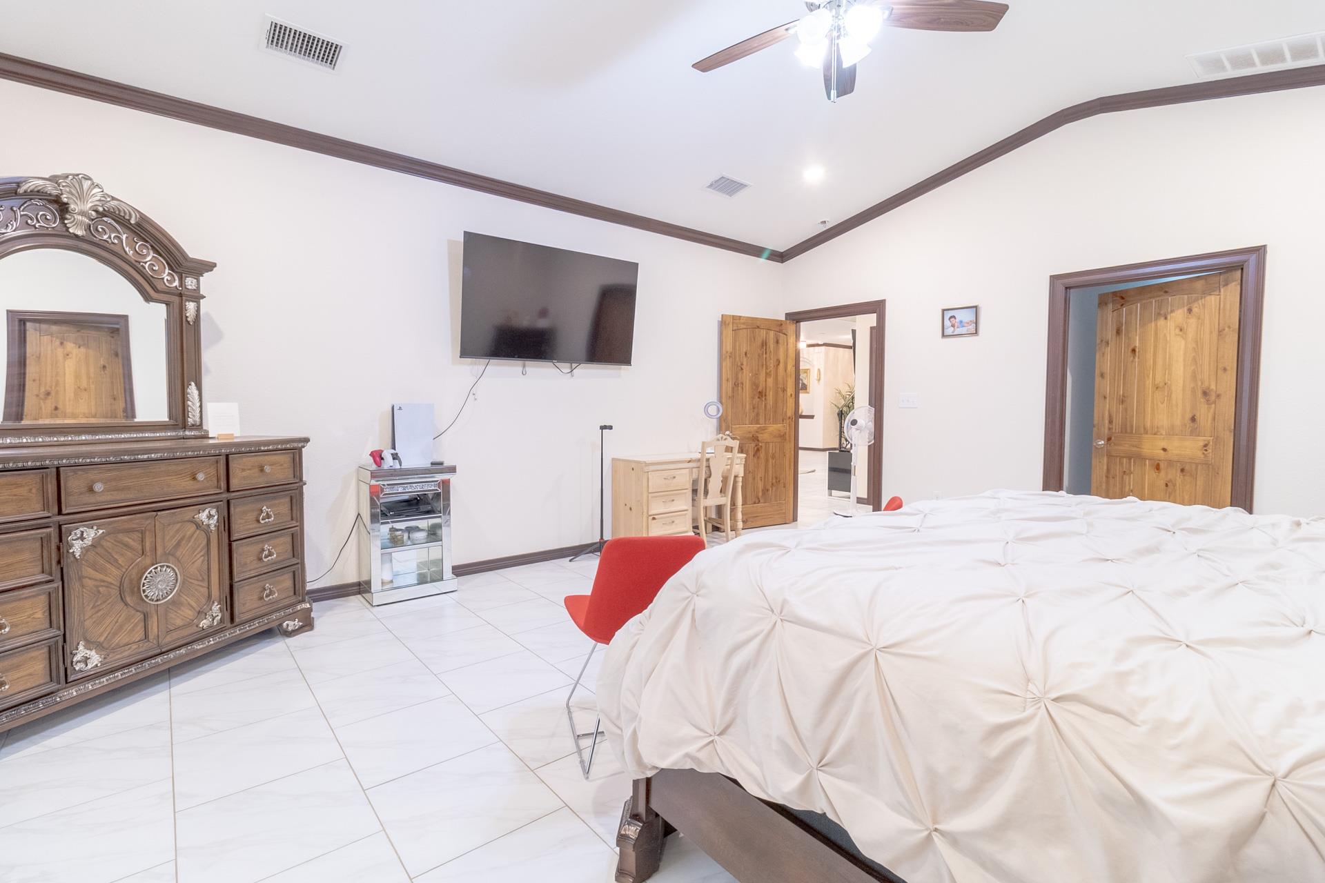 319 Lonesome Dove Dr, Cedar Creek, TX 78612