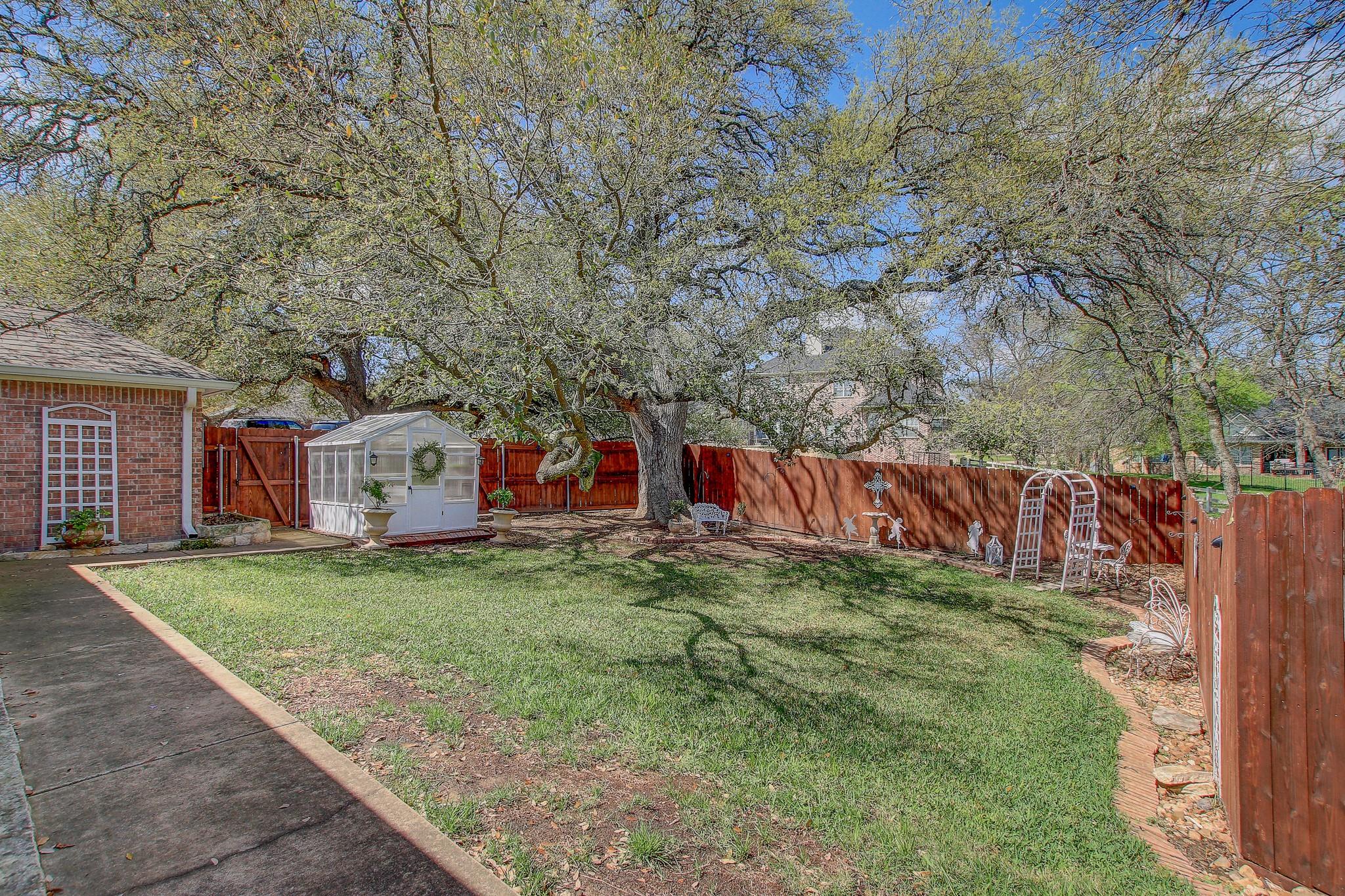 200 Carriage House Rd, Salado, TX 76571