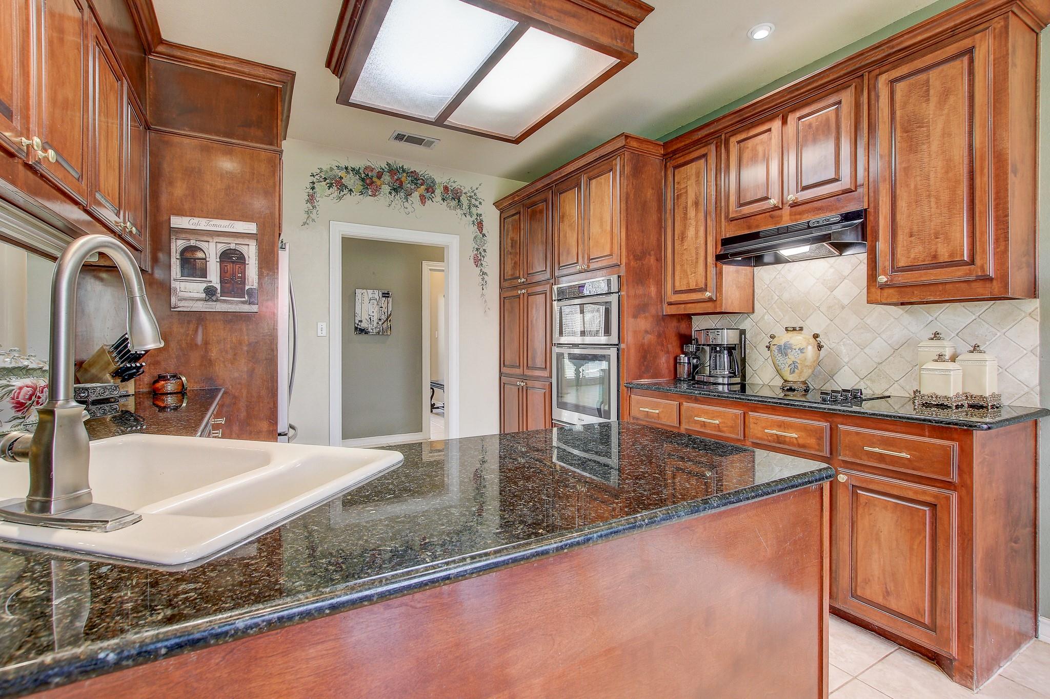 200 Carriage House Rd, Salado, TX 76571