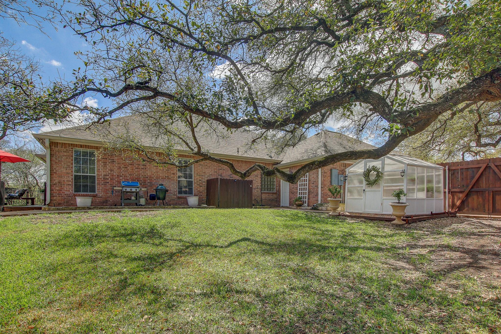 200 Carriage House Rd, Salado, TX 76571