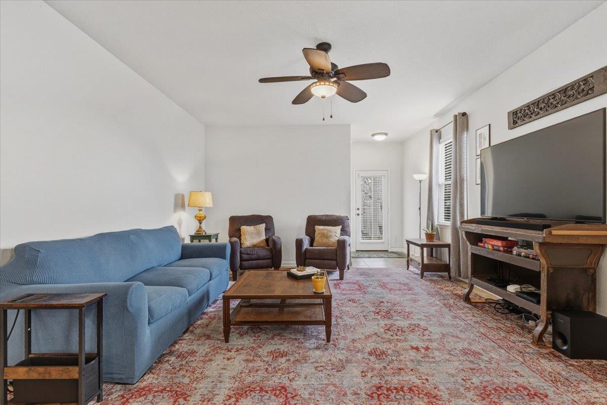 1672 Treeta Trl, Kyle, TX 78640