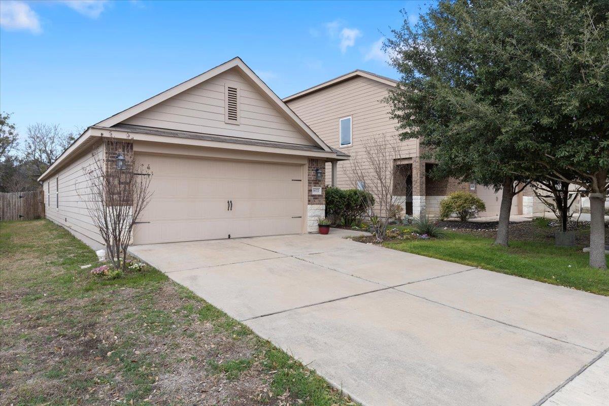 1672 Treeta Trl, Kyle, TX 78640
