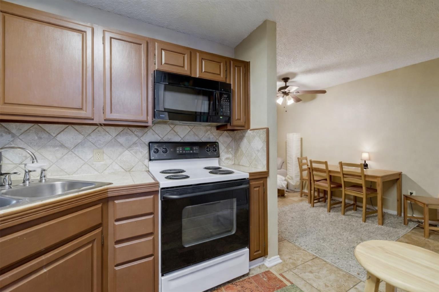 2409 Leon St # 102, Austin, TX 78705