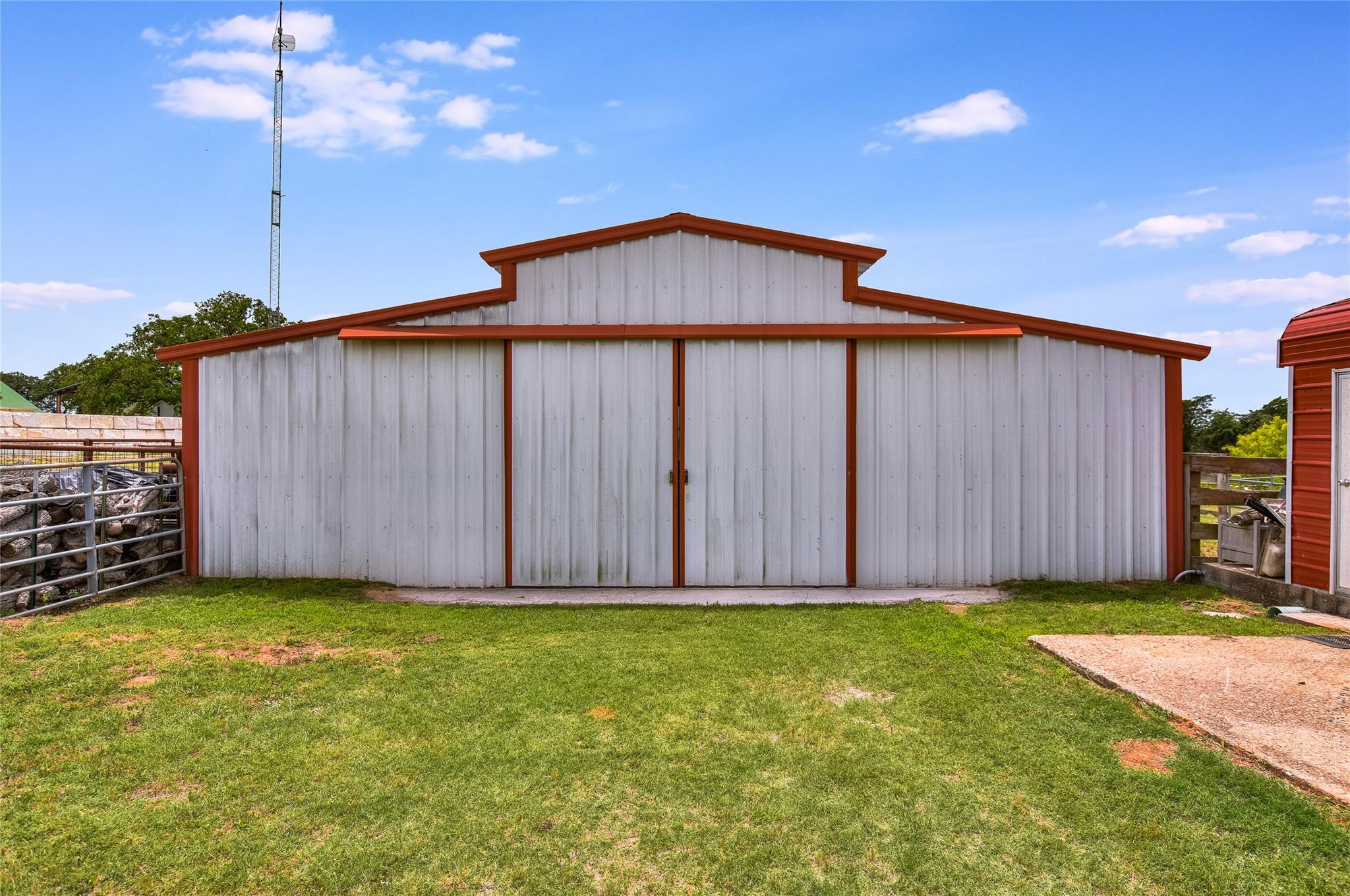 2187 Highway 290 E, McDade, TX 78650