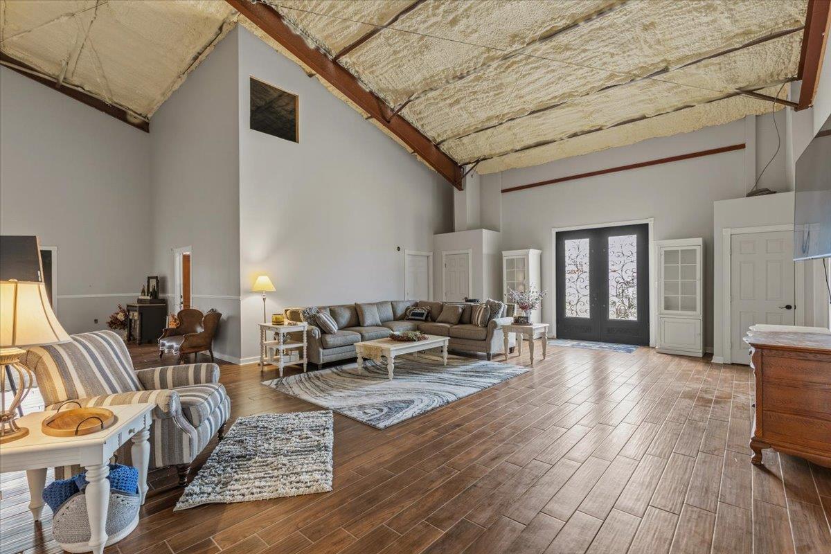 2187 Highway 290 E, McDade, TX 78650