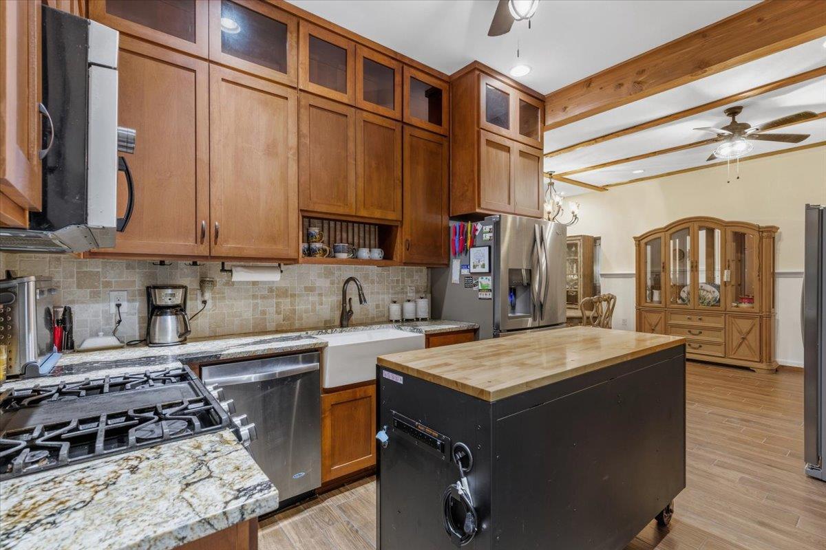 2187 Highway 290 E, McDade, TX 78650