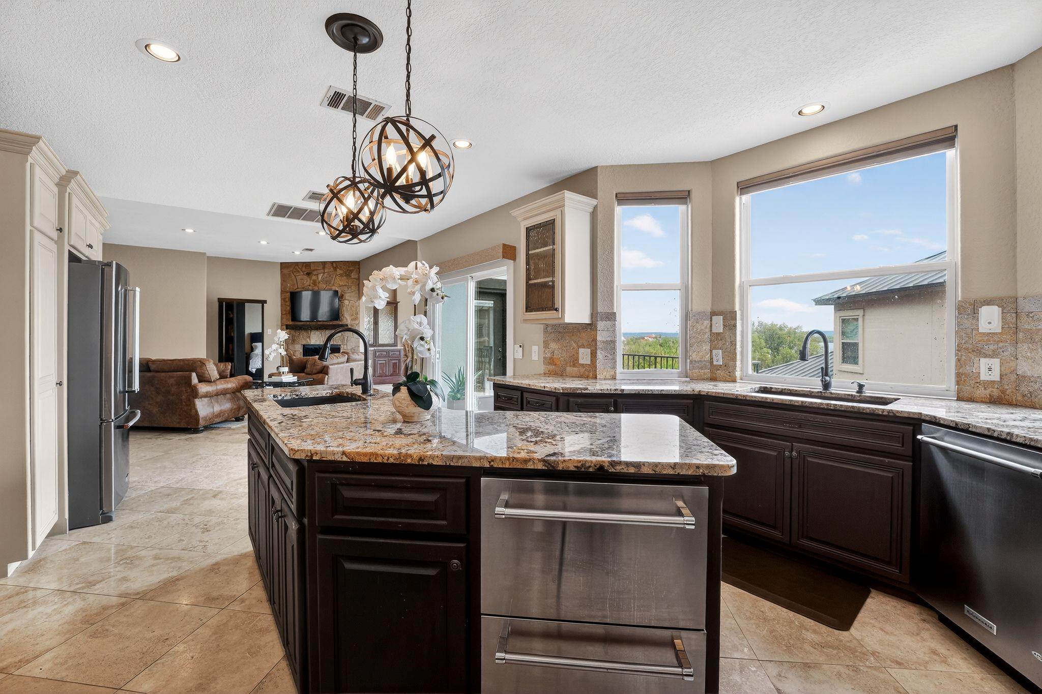 112 Big Sky Dr, Horseshoe Bay, TX 78657