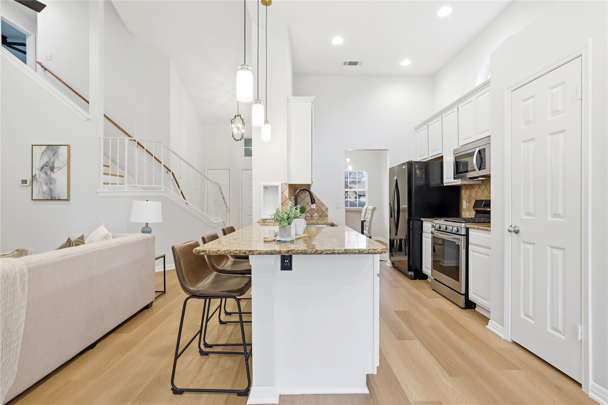 304 Oakcrest Dr, Cedar Park, TX 78613