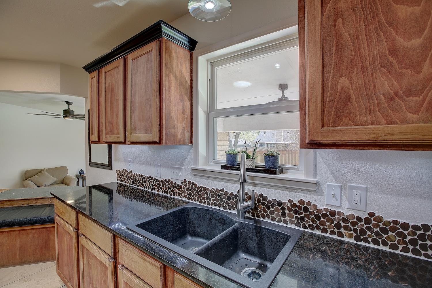 1902 E 18th St, Georgetown, TX 78626