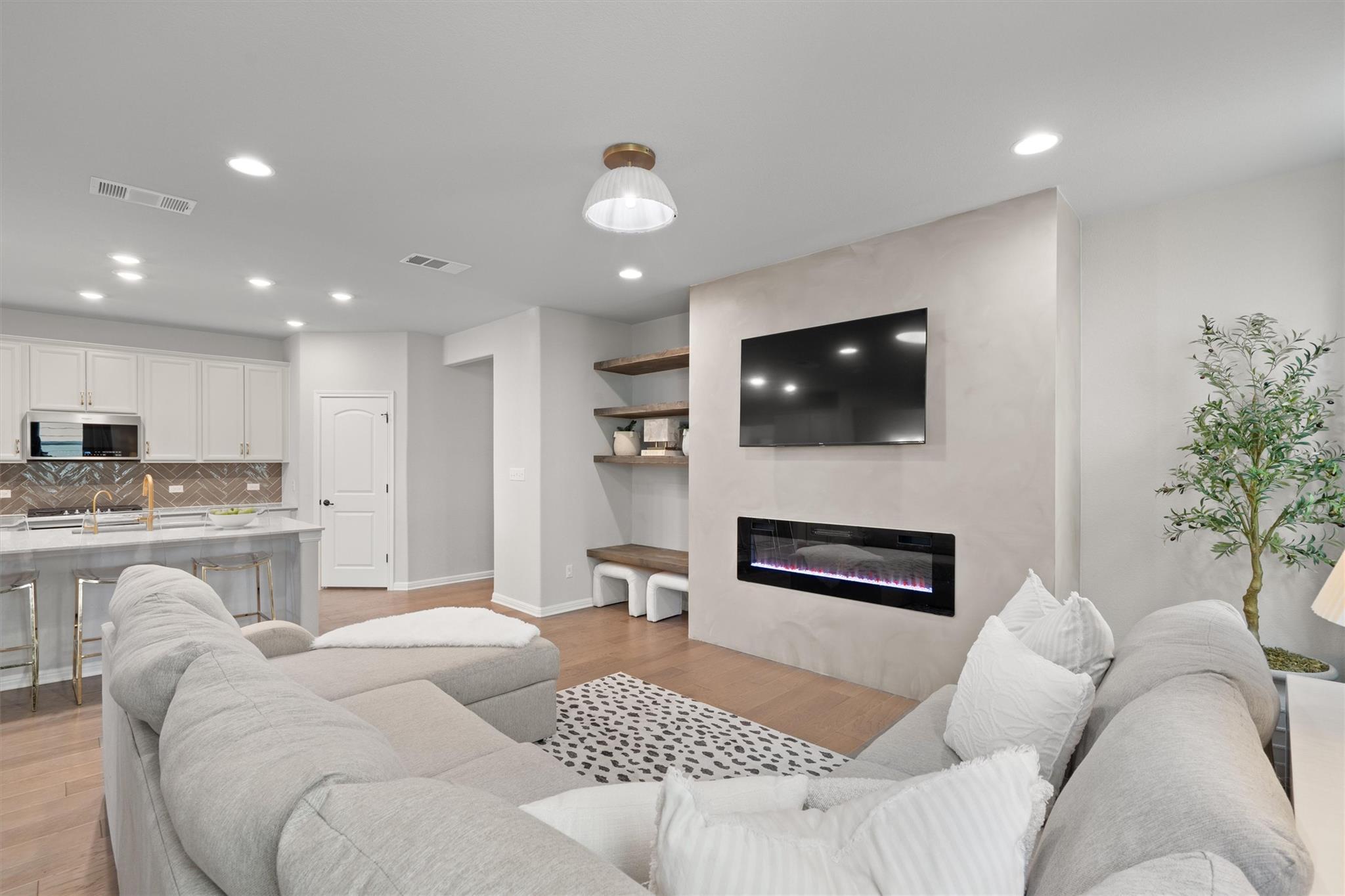 1940 Blue River Dr, Leander, TX 78641