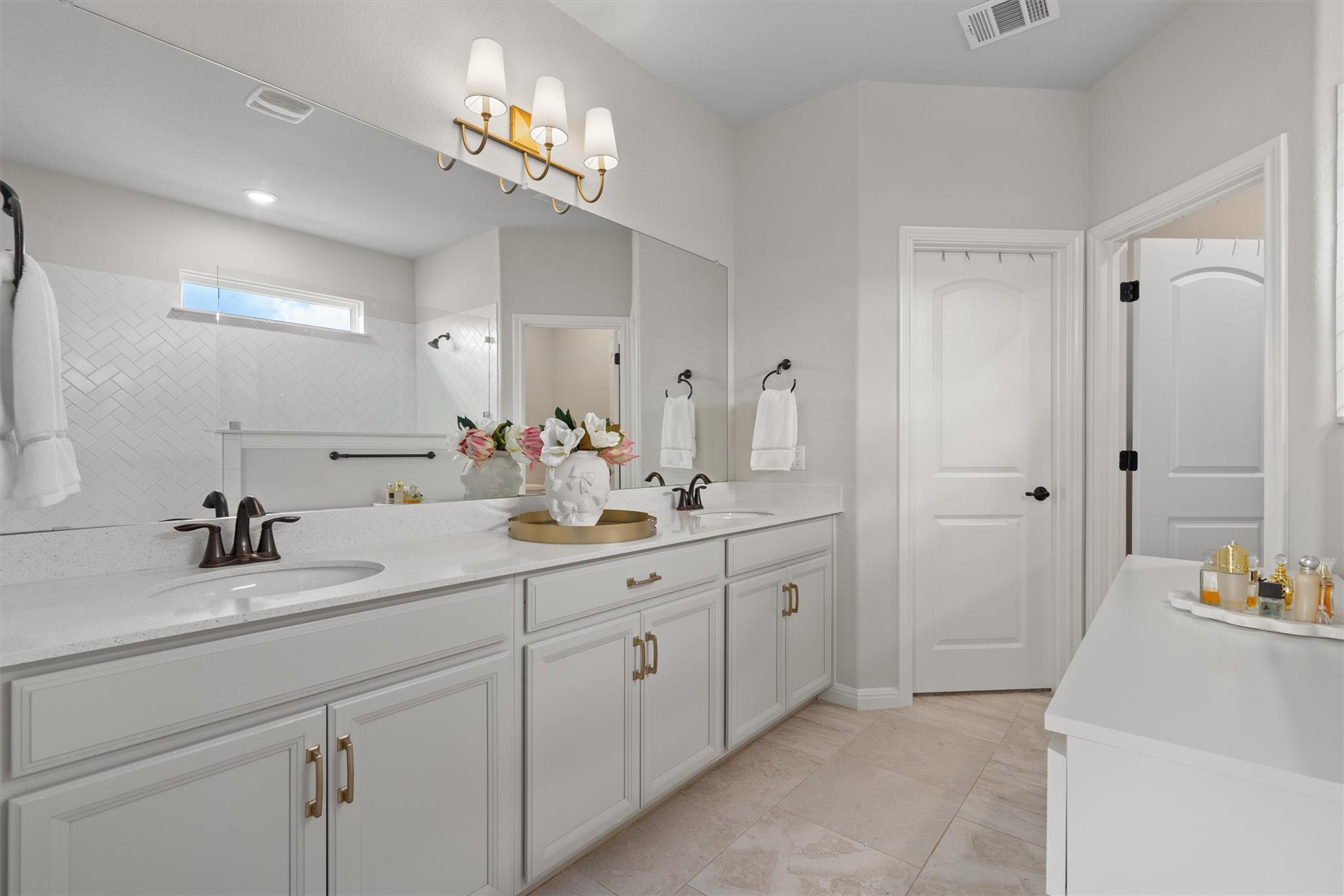 1940 Blue River Dr, Leander, TX 78641